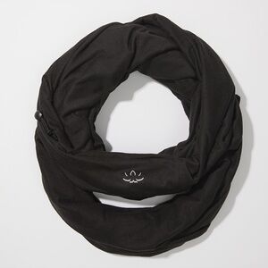 BNWT BEYOND YOGA Infinity Hidden Pocket Scarf Wrap Black